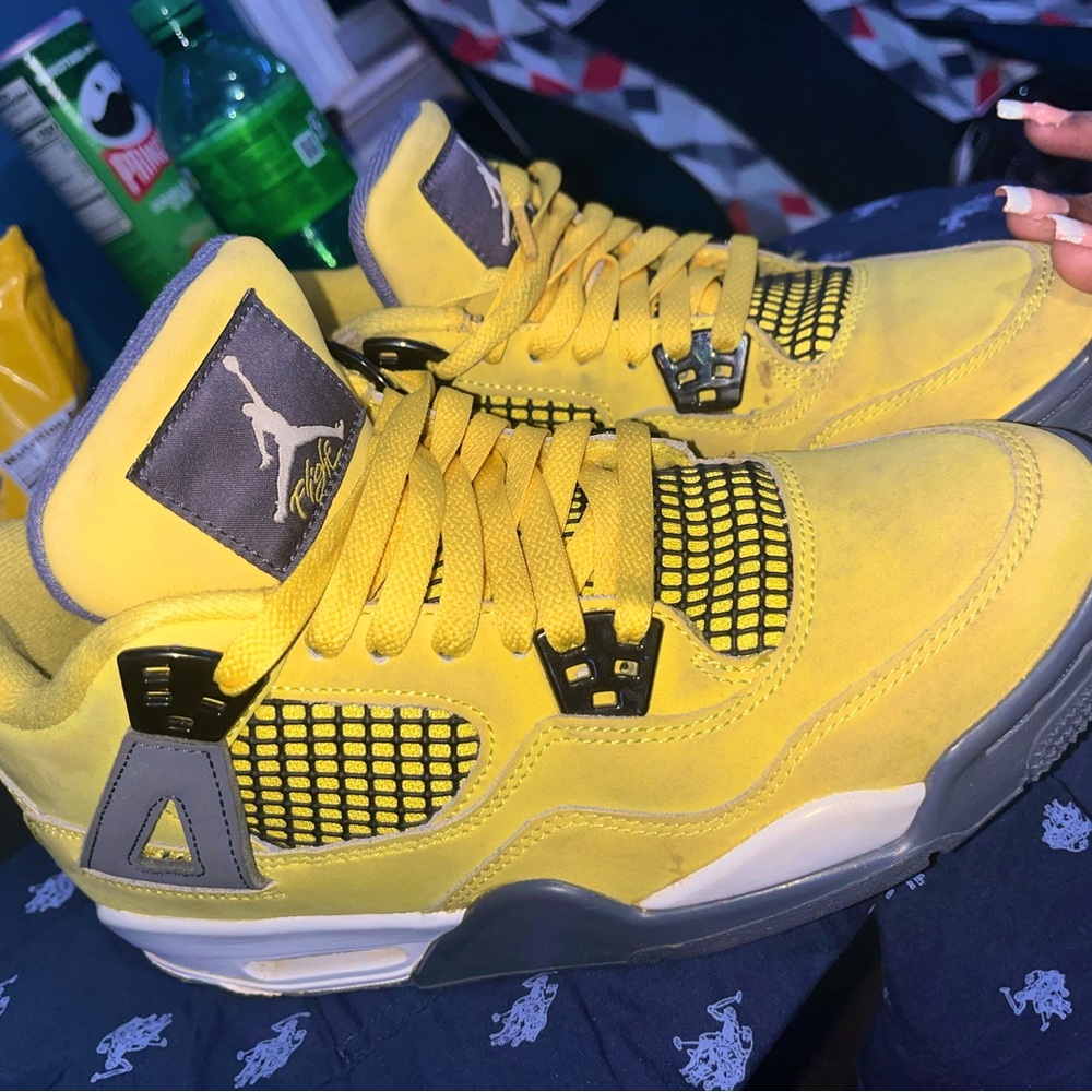 Jordan 4s: Bumblebees
Yellow and Gray Sneakers
100% Authentic